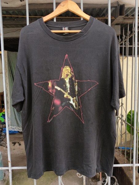 Giant Kurt Cobain shirt Legit Check