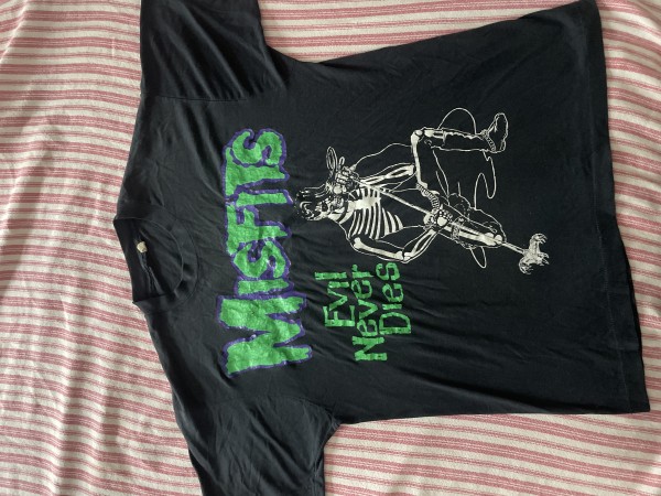 90s and misfits evil never dies tee