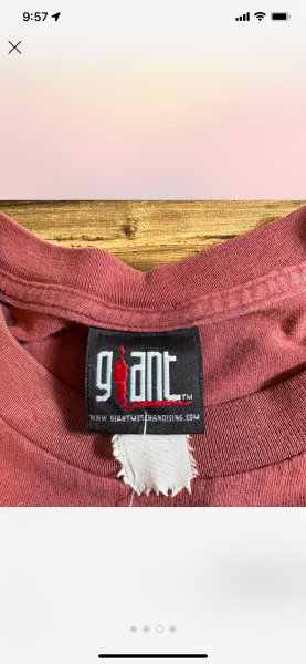 Giant tag with www.giantmerchandising.com in upper case