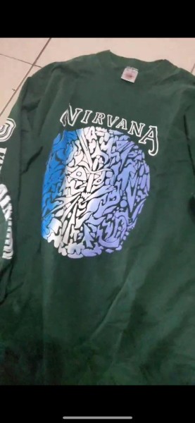 NIRVANA NEVERMIND Roskilde festival shirt Long Sleeve Legit?