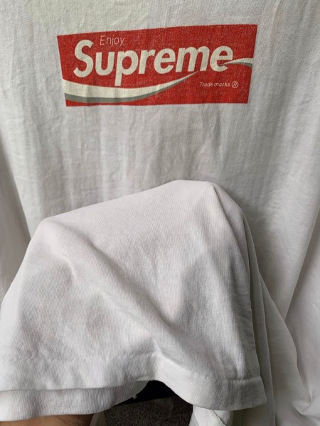 Supreme t shirt