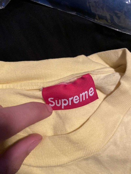 Supreme t shirt