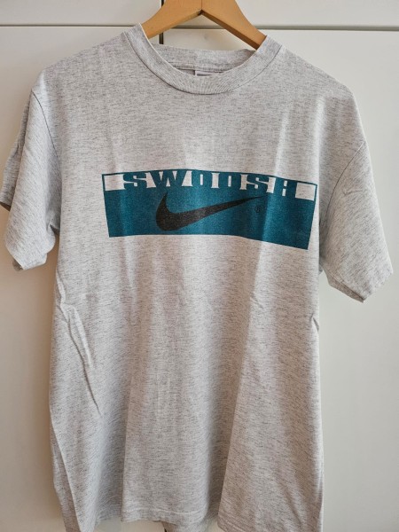 Nike T-shirt Swoosh early silver tag