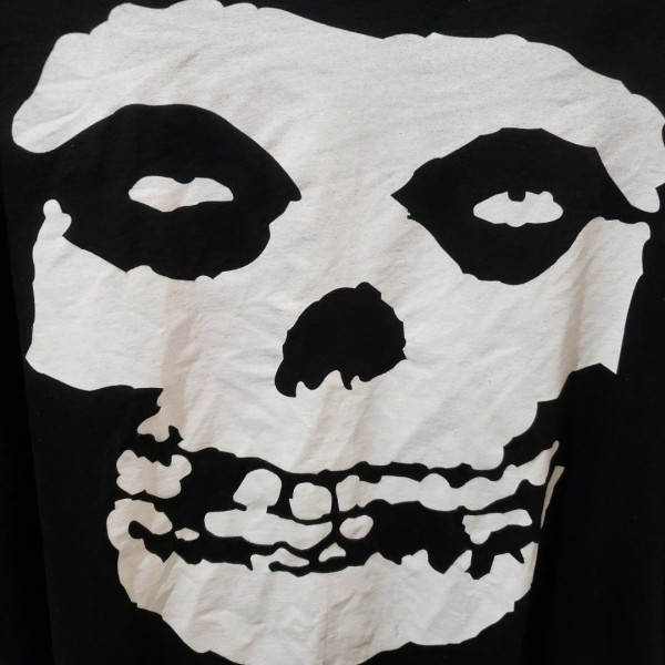 Is this a vintage misfits bootleg t-shirt?