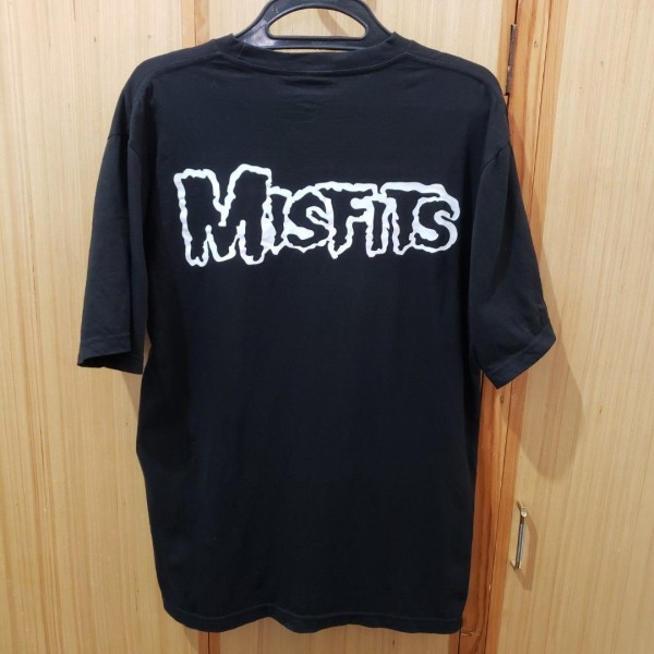 Is this a vintage misfits bootleg t-shirt?