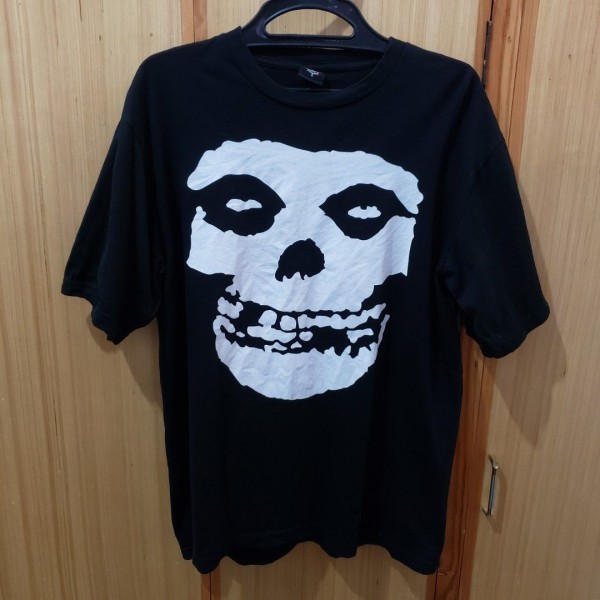 Is this a vintage misfits bootleg t-shirt?