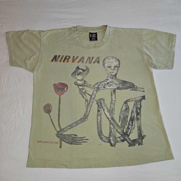 nirvana incesticide t-shirt on a giant by anvil tag