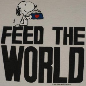 Vintage 1990s Snoopy Feed The World Peanuts T-Shirt 80s