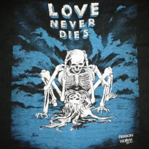 VINTAGE FASHION VICTIM LOVE NEVER DIES T-SHIRT