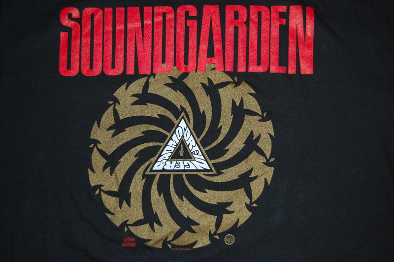 Vintage Badmotorfinger. tee