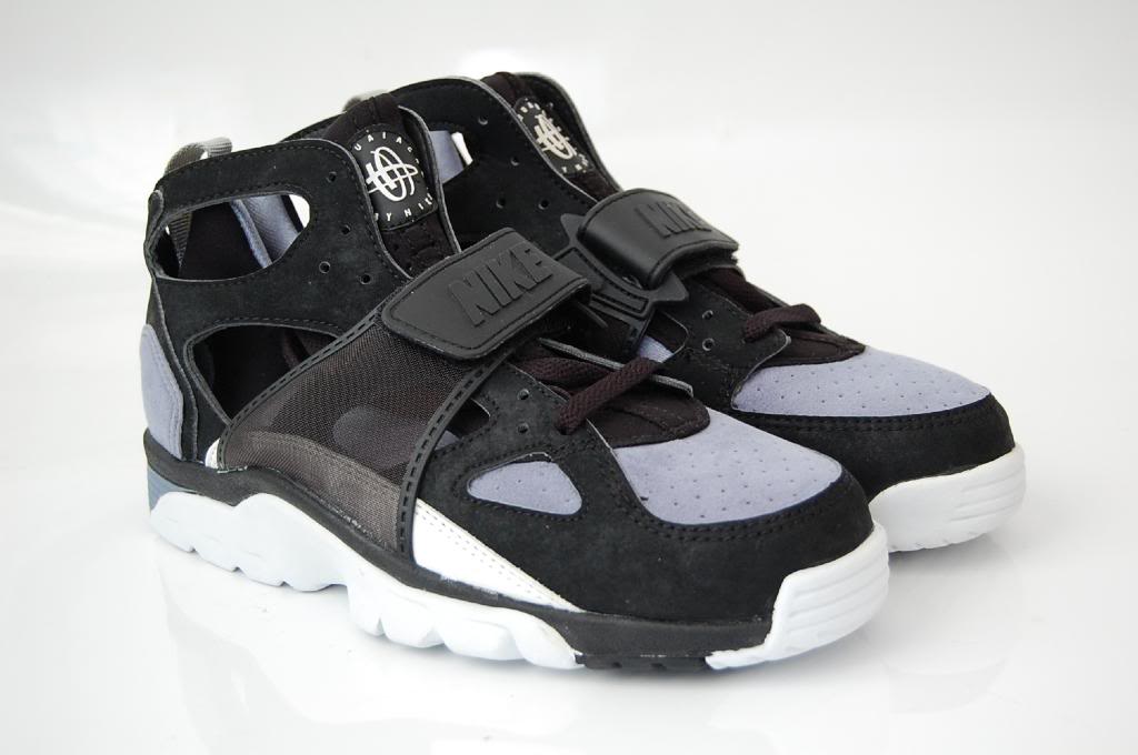 Air Huarache Black-White (1992) Sneakers