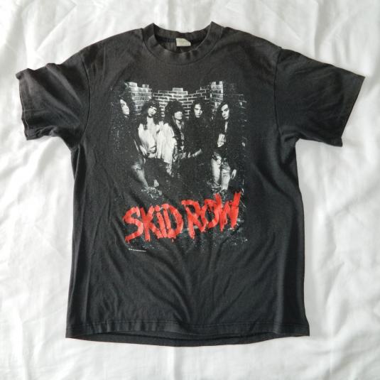 Vintage SKID ROW 1989 YOUTH GONE WILD T-Shirt tour | Defunkd