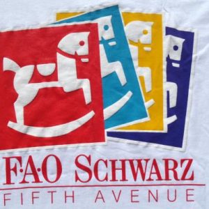 Vintage 1990s FAO Schwarz Fifth Avenue White T Shirt L