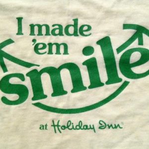 Vintage 1980s Holiday Inn Made Em Smile Yellow T-Shirt XL